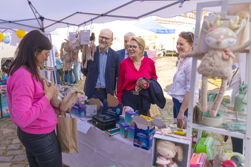 Staatsministerin zu Besuch am 12. April - LUFTFLUG.com