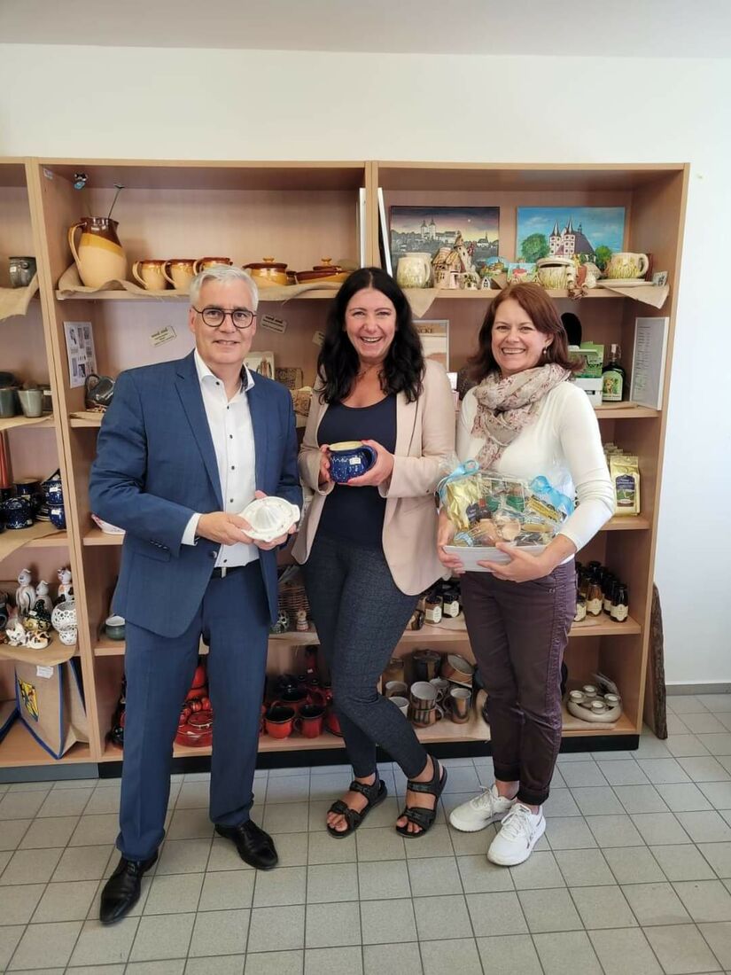 Oberbürgermeister Oliver Urban mit Christine Klauder (Heimatgenuss Mitteldeutschland e. V.) und Geschäftsführerin Nicole Preißner